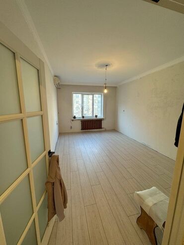 купить квартиру в микрорайоне бишкек: 2 комнаты, 52 м², 105 серия, 2 этаж, Косметический ремонт