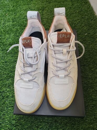 Men's Footwear: Replay field day
Kao nove vel 41,odg.vel 42