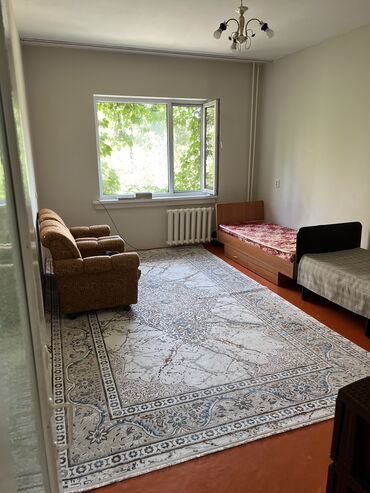 квартира с подселением для парня: 2 бөлмө, Менчик ээси, Чогуу жашоо менен, Жарым -жартылай эмереги бар