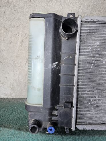 Радиаторы: Радиатор охлаждения двигателя BMW E30, 318i, 1991г.в. Оригинал BEHR — 3