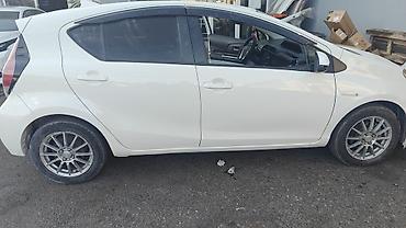 baki masin bazari: Toyota Aqua Hybrid hatchbek Taksi buraxılış kartı var ləğv — 3