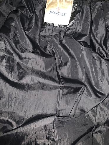 torba za vikend: Moncler muška zimska jakna – crna, sjajni najlon sa perjem - Model sa — 3