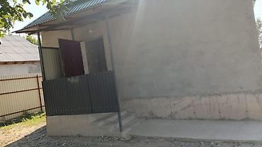 частные дома: Үй сатылат. Баасы 59 миң АКШ доллар деп жатабыз, дагы сүйлөшүүлөр — 4