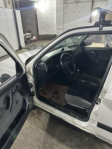 Volkswagen: Volkswagen Golf: 1994 г., 1.5 л, Вариатор, Бензин, Хэтчбэк — 6