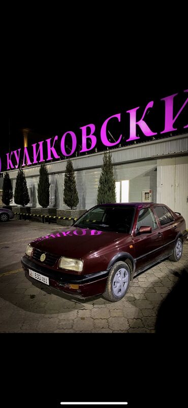 Volkswagen: Volkswagen Vento: 1992 г., 1.8 л, Механика, Бензин, Седан