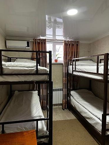 Гостиницы, отели (Посуточная аренда комнат): Хостел/общежитие — комнаты с несколькими спальными местами - — 4