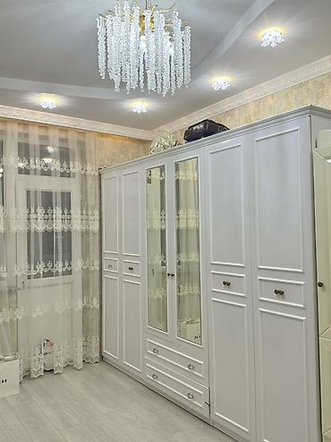 Дом и сад: Ağ rəngli klassik dizaynda iri qarderob dolabı - Material — 1