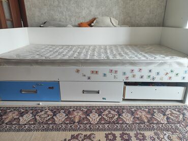 кровать 1 спальная: Односпальная кровать, Б/у, С ящиком для хранения, длина - 200 см