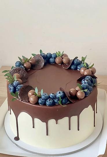 Кондитерские изделия, сладости: Именные торты на день рождения с декоративными топперами - Оформление — 8