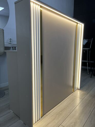 Стойки ресепшн: Столы ресепшен Администраторский стол Кассовый стол Занимаемся — 17