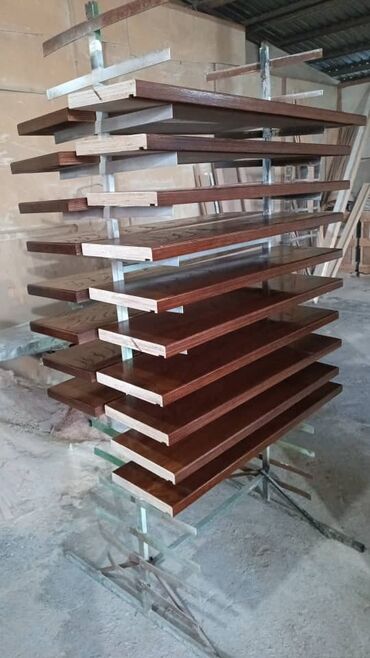 Деревянные лестницы: Стильная деревянная лестница, выполненная в классическом стиле — 50