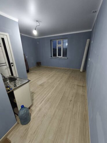 Долгосрочная аренда домов: Сдается квартира, 2 комнаты, душ, гор. вода, с/узел. Земельный дом — 4