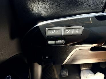model y: Toyota Prius: 2018 г., 1.8 л, Автомат, Гибрид, Лифтбек — 8