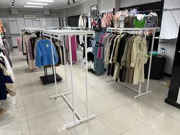 Кронштейны, стойки: Кронштейны Стеллажи Стойки Вешала Столы ресепшен Раскладочные — 10