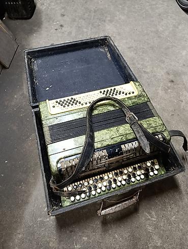 Аккордеондор: Баян кнопочный, зелёный перламутровый корпус. - Правая клавиатура — 5