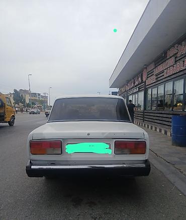uaz qaz 69 satilir: VAZ 2107, ağ rəng, sedan kuzov. Xarici görünüş: - Klassik 2107 — 5