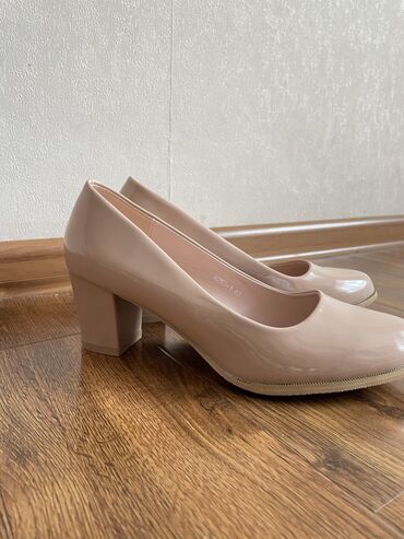 женское туфли: Туфли женские размер 40 каблук 6,5 см . Новые