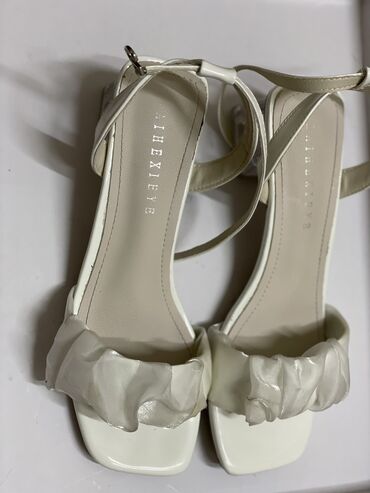 женские сандали: Туфли 36, цвет - Белый