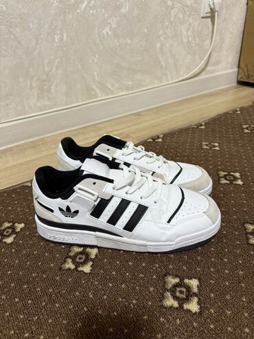 сумка мужская через плечо: Мужские кроссовки, 43, Adidas Originals, Новый, цвет - Белый, Самовывоз, Платная доставка