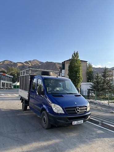 sprinter 4 4: Mercedes-Benz Sprinter — бортовой грузовик с двойной кабиной. Объем — 2