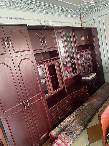 mebel kredit: Klassik üslubda iri ölçülü qonaq otağı üçün divar dolabı-vitrin dəsti — 1
