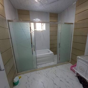 Duş kabinaları, arakəsmələr: Yeni Arakəsmə, Künc üçün, Pulsuz çatdırılma — 9