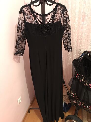 Вечерние платья: Красивое вечернее платье, надето один раз размер 42-44 цена 2000 сом