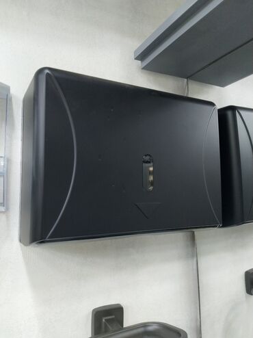 ванна детская: Qara rəngli divardan asılan kağız dəsmal dispenseri - Material