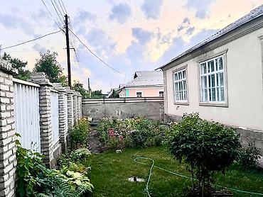 Продажа коттеджей и домов: Продаю дом в г. Кара-Балта, ул. Тоголок Молдо. Дом большой, со всеми — 2