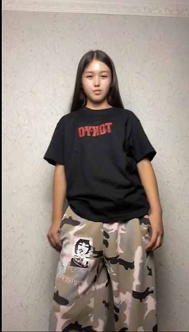 bape shark: Удобный повседневный комплект из футболки и широких брюк. - Футболка — 5
