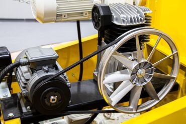 Аппараты для штукатурки и шпаклевки: Агрегат сатылат в наличии бар срочно штукатурка кылганы штукатурный — 5