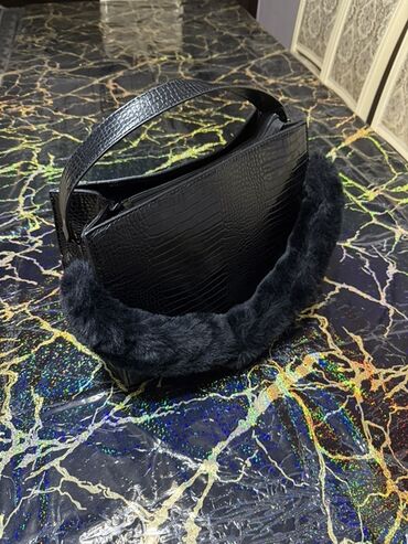 tek qaş: Сумка с короткой ручкой