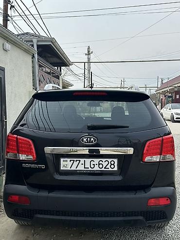 e90 aksesuar: Kia Sorento – 7 yerlik SUV Xüsusiyyətlər: - Geniş salon, 3-cü cərgəyə — 6