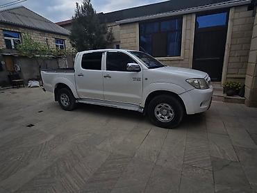 Avtomobil satışı: Toyota Hilux pikapı, etibarlı və güclü nəqliyyat vasitəsidir. Yük — 6
