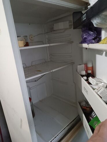 витринные холодильники и морозильники в бишкеке: Продаю рабочий холодильник большой 2 х камерный рабочем состоянии