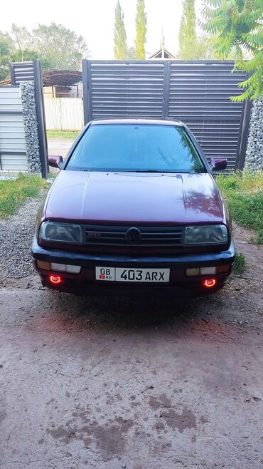 Volkswagen Vento: 1993 г., 1.8 л, Механика, Бензин, Седан