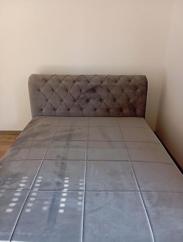 Kreveti: Bračni krevet sa uzglavljem, dimenzije 200 × 160 cm. - Tapacirano — 13