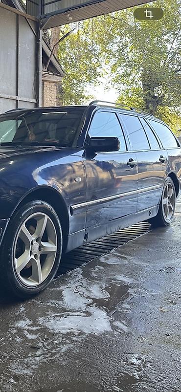 продажа автомашин в бишкеке: Мерс 210 Читайте внимательно R 17 диски Меняю или продаю на R 15 — 2
