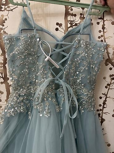 Satilir .S-M olcuye uygundur arxasi korsetidir. Elaqe:0771069591