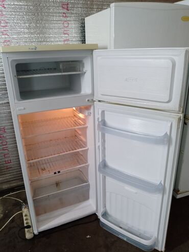 Техника для кухни: Холодильник Indesit, Б/у, Двухкамерный, 160 *