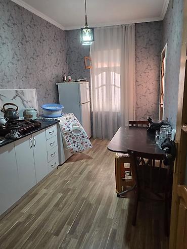bakida hovuzlu evler: 2 otaqlı mənzil – zövqlə təmir olunmuş, işıqlı və rahat plan Ümumi — 3