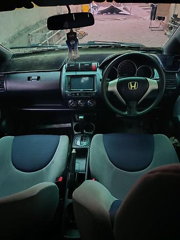 Honda: Honda Fit: 2004 г., 1.3 л, Вариатор, Бензин — 10