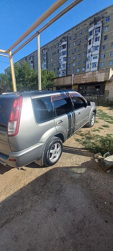 forut satsi: Nissan X-Trail: 2 l | 2002 il Krossover — 3