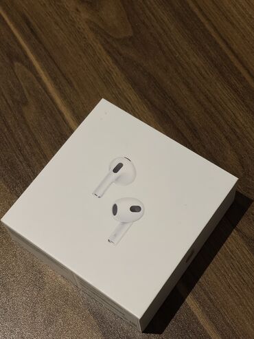 Qulaqlıqlar: Apple AirPods 3 4 ay istifadə olunub. Əla vəziyətdədir. Heç bir