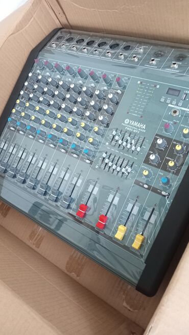 Sintezatorlar: Yüksək keyfiyyətli səs . Yamaha pult, 1ədəd Yamaha kolonka, 2 ədəd