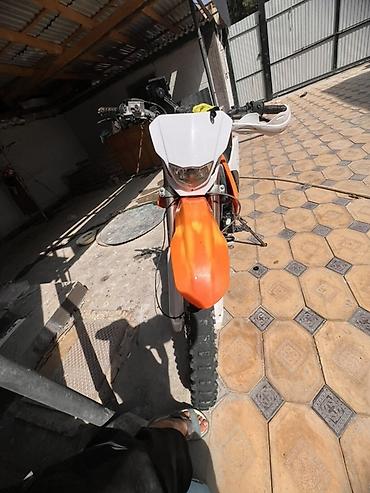 реплика мото: Мотоцикл эндуро/кросс Honda (оранжево-белый пластик). Особенности и — 3