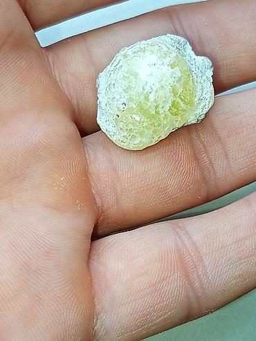 eboksit satilir: Bruccite mineralı limon sarısı Pakistandan — 1
