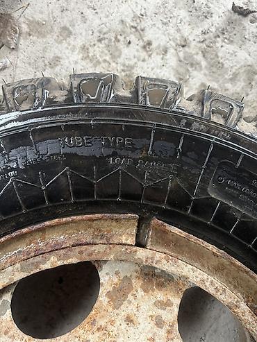 Təkərlər: Yük avtomobilləri üçün şinlər və disklər - Dəst: 3 ədəd şin, 2 ədəd — 13