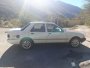 Продажа авто: Ford Sierra: 1992 г., 2 л, Механика, Бензин, Седан — 4