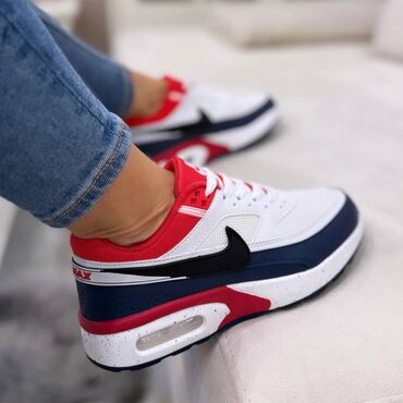 patike 37: Nike air max 2 patike

Novo
Brojevi 36 do 41

fb Moja Kupovina 1